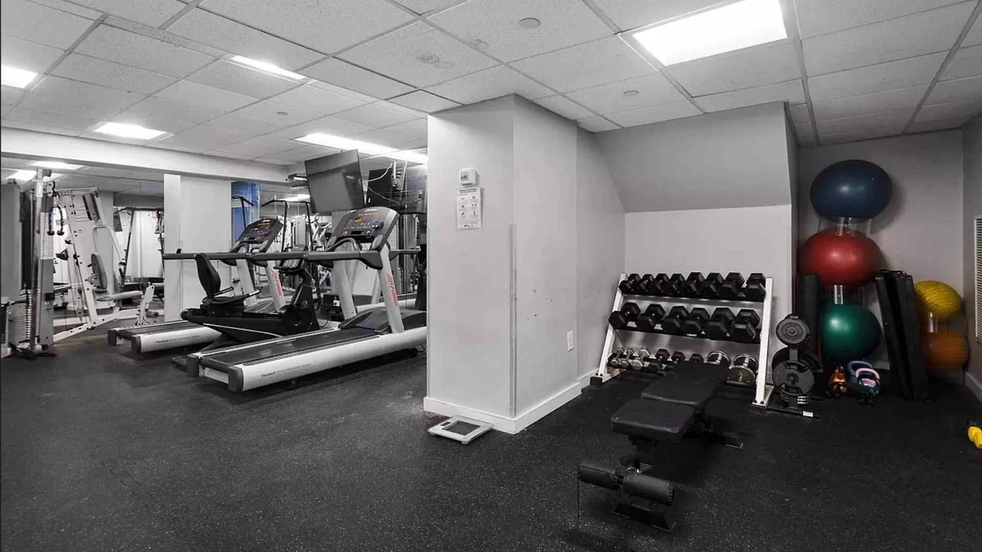 73-1004 New Studio Uws Doorman Gym New York